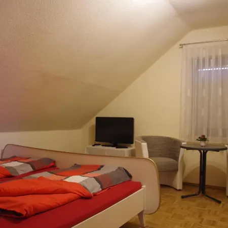 Ruhige Lage Am Stadtrand Privatunterkunft